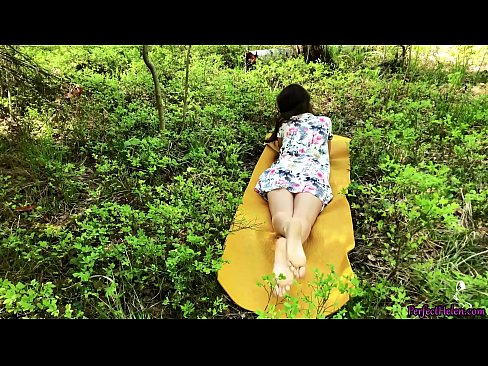 ❤️ Stranger on Tinder Masturbates My Pussy and Fucks Passionately in the woods (En främling på Tinder onanerar min fitta och knullar passionerat i skogen) ❤️❌ Porno fb at us ﹏