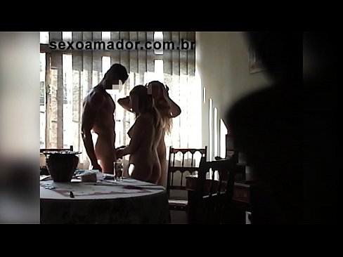 ❤️ Sexvänner bjuder in en gigantisk man och en trekant med honom ❤️❌ Porno fb at us ﹏